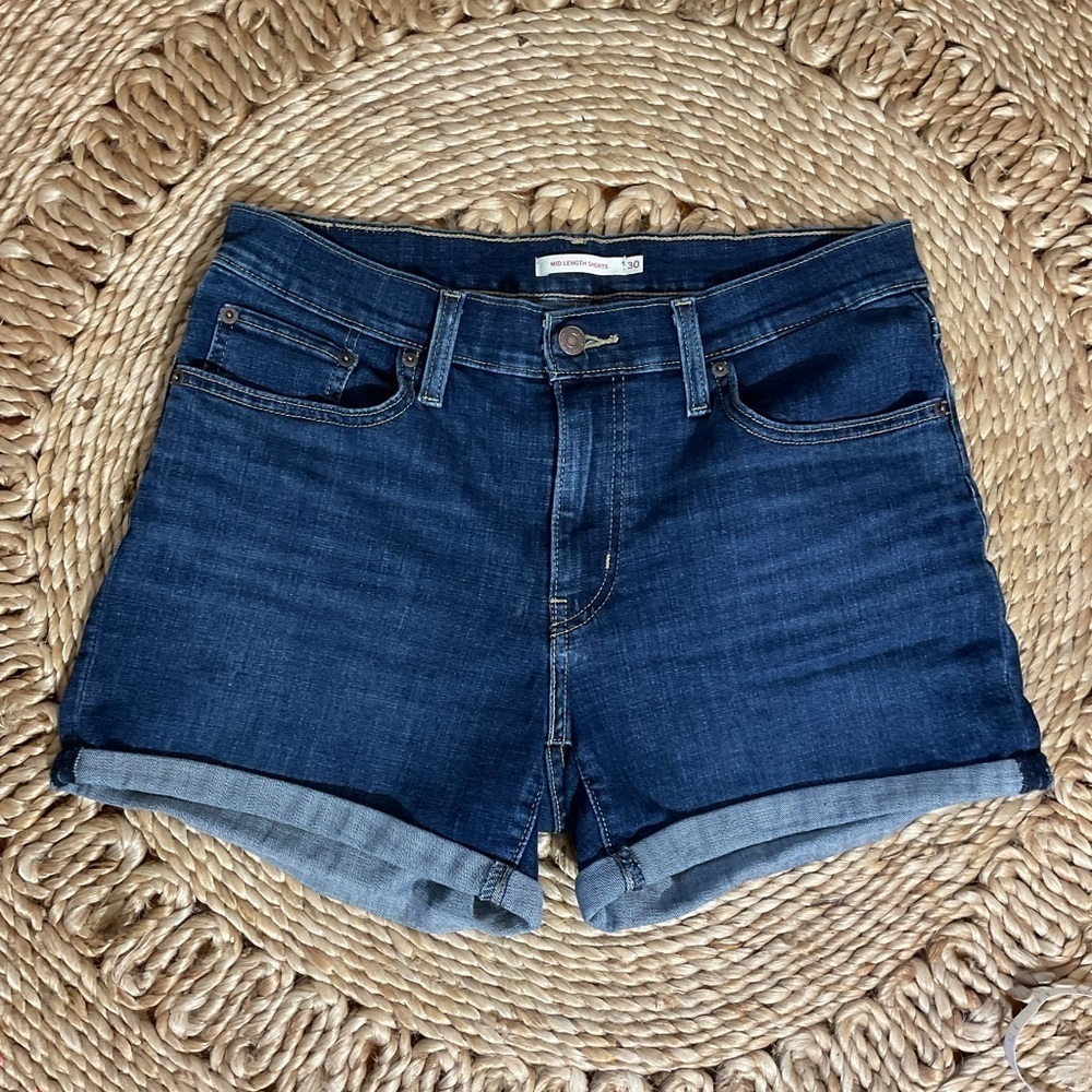Pair of Levi Mid Length Denim Cuffed Shorts Waist 30 - Picture 8 of 12